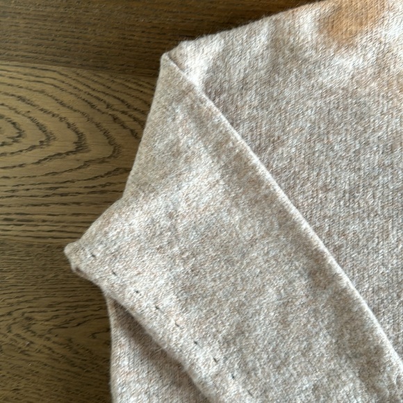 CJLA Elizabeth sweater size S - relaxed fit - Picture 4 of 7